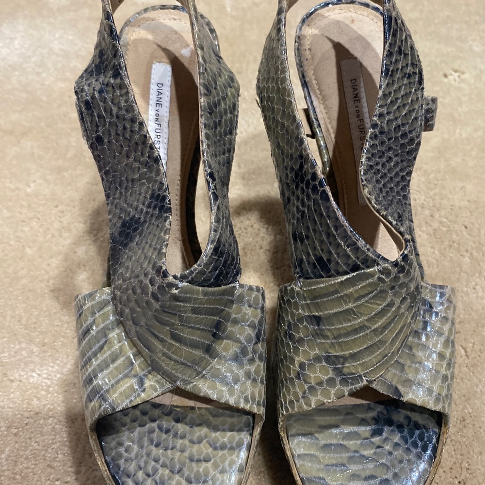 diane von furstenberg Zia Criss Cross Platform Sandals Pre-Owned Size 7.5M